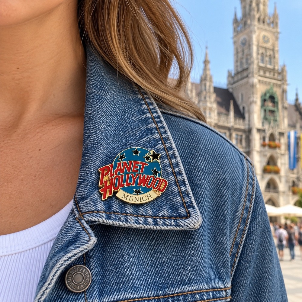 Planet Hollywood Pin Munich Germany Enamel Blue Red Souvenir Logo Star